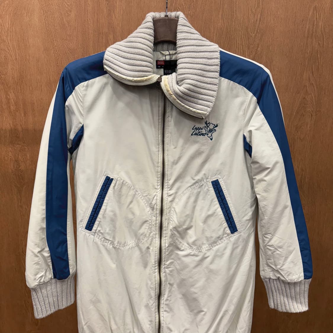 디젤 롱 점퍼 컬러 배색 니트 카라 리브 자수 그래픽 디테일 아이보리 상품이미지4