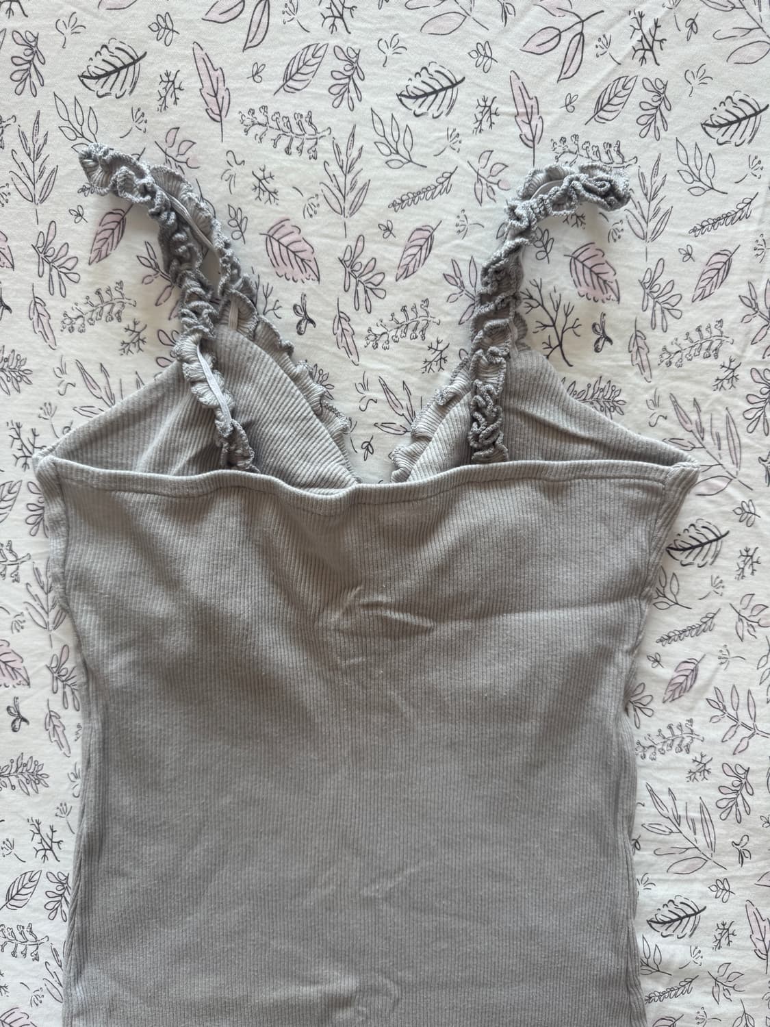 FRILL V-NECK CAMI 상품이미지4