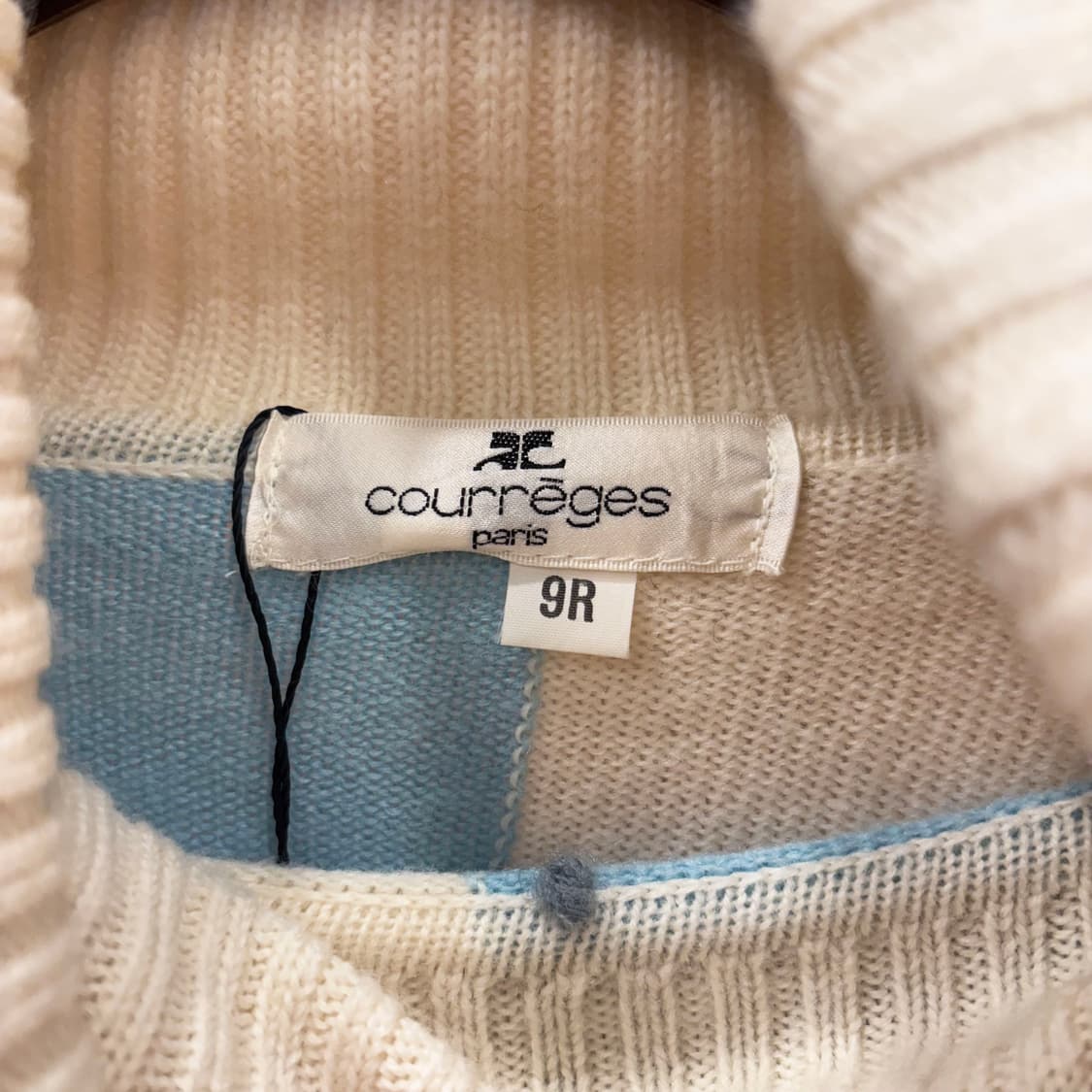 꾸레쥬 터틀넥 긴팔 니트 블루 눈꽃 노르딕 패턴 스티치 디테일 아이보리 상품이미지7