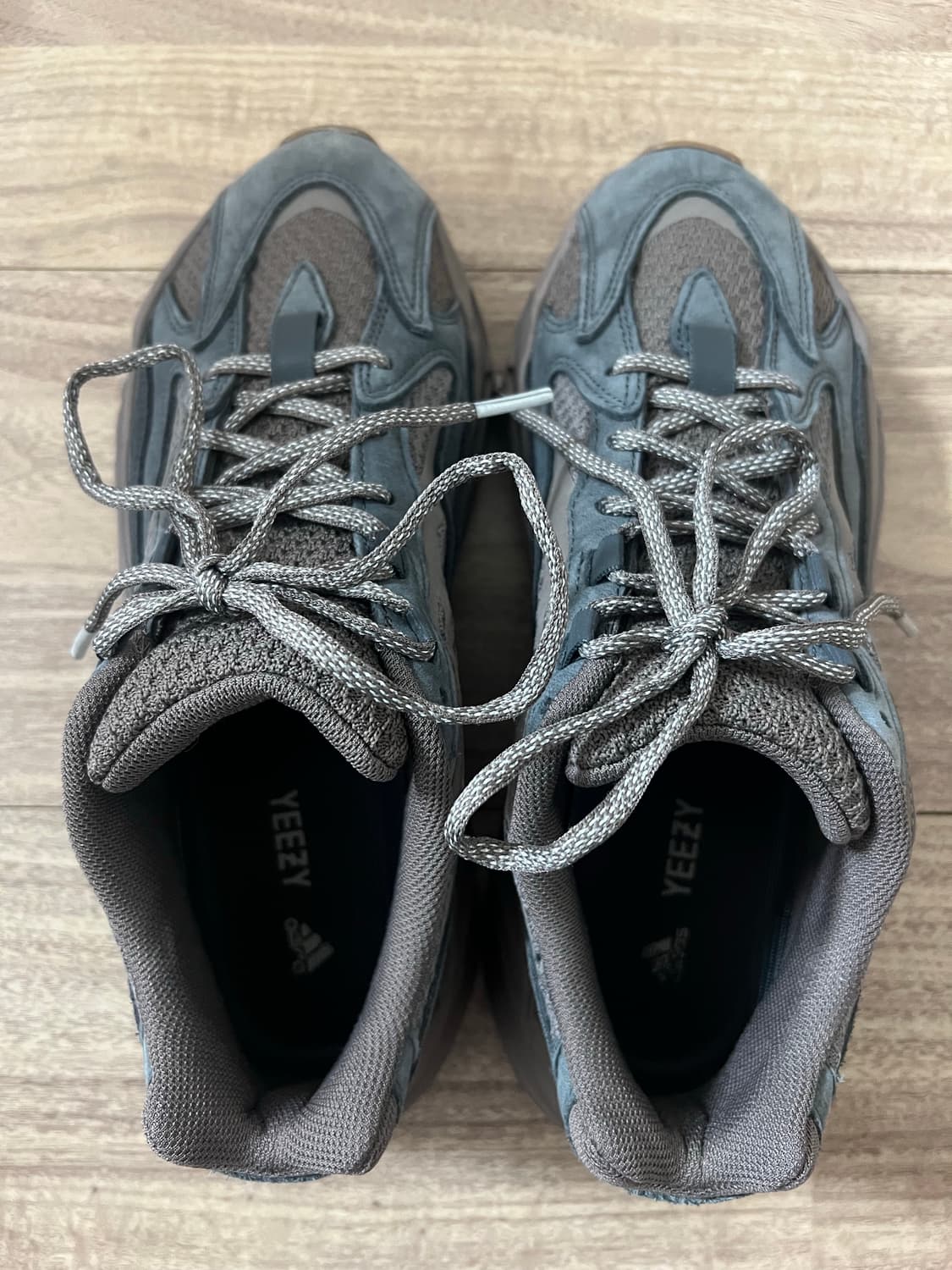 아디다스 이지 부스트 700 V2 모브 (275) 상품이미지3