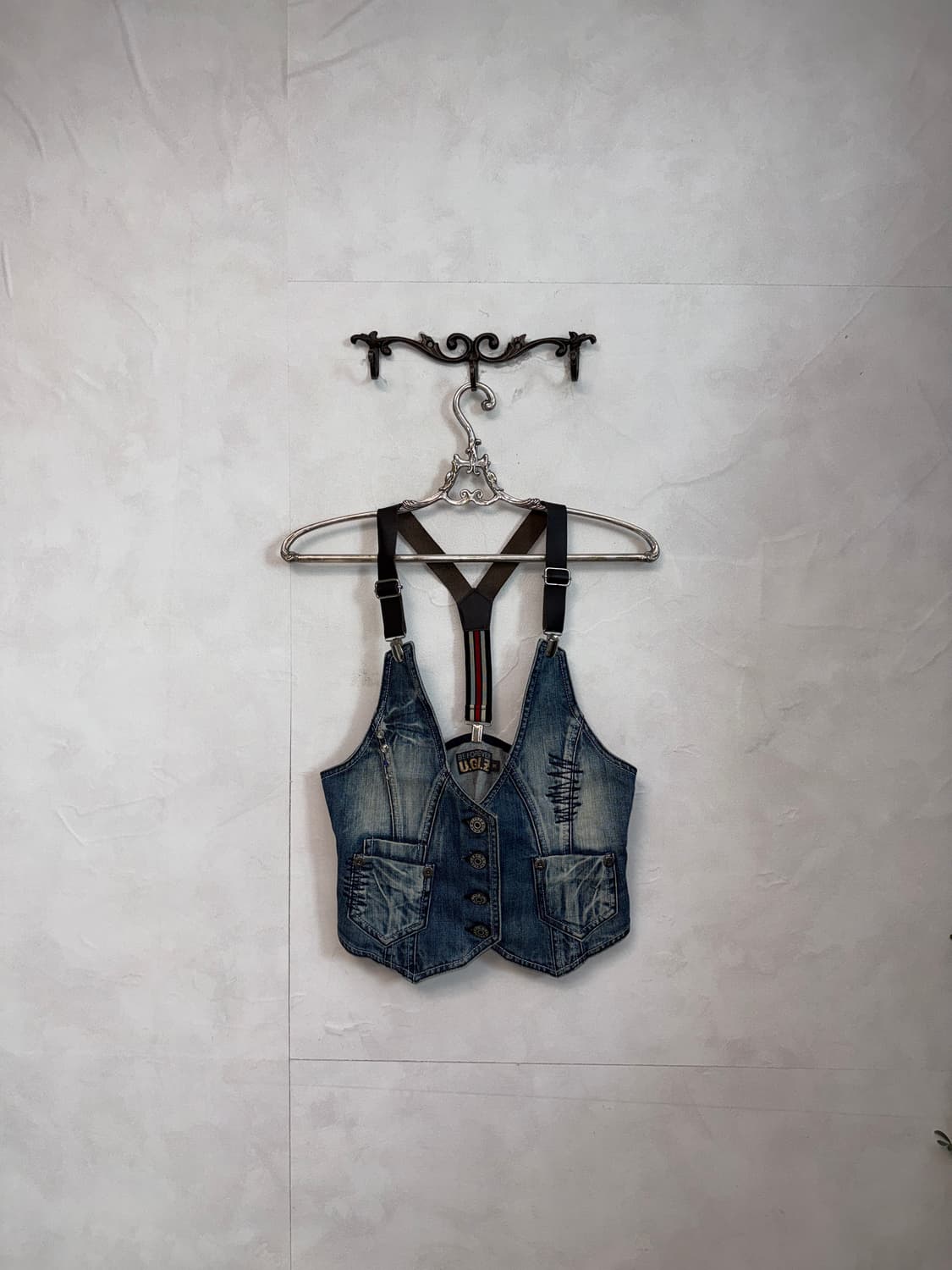 U.G.I.Z denim suspender buckle vest 상품이미지1