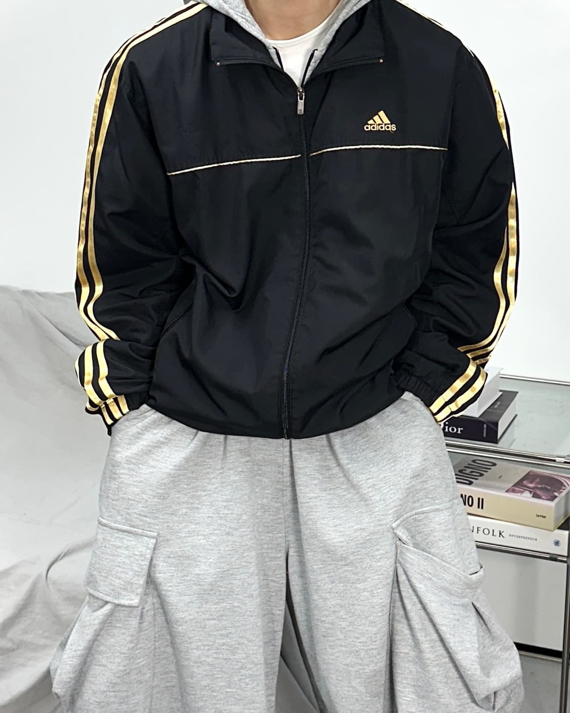 아디다스 블랙 골드 트랙탑 바람막이 L 상품이미지1