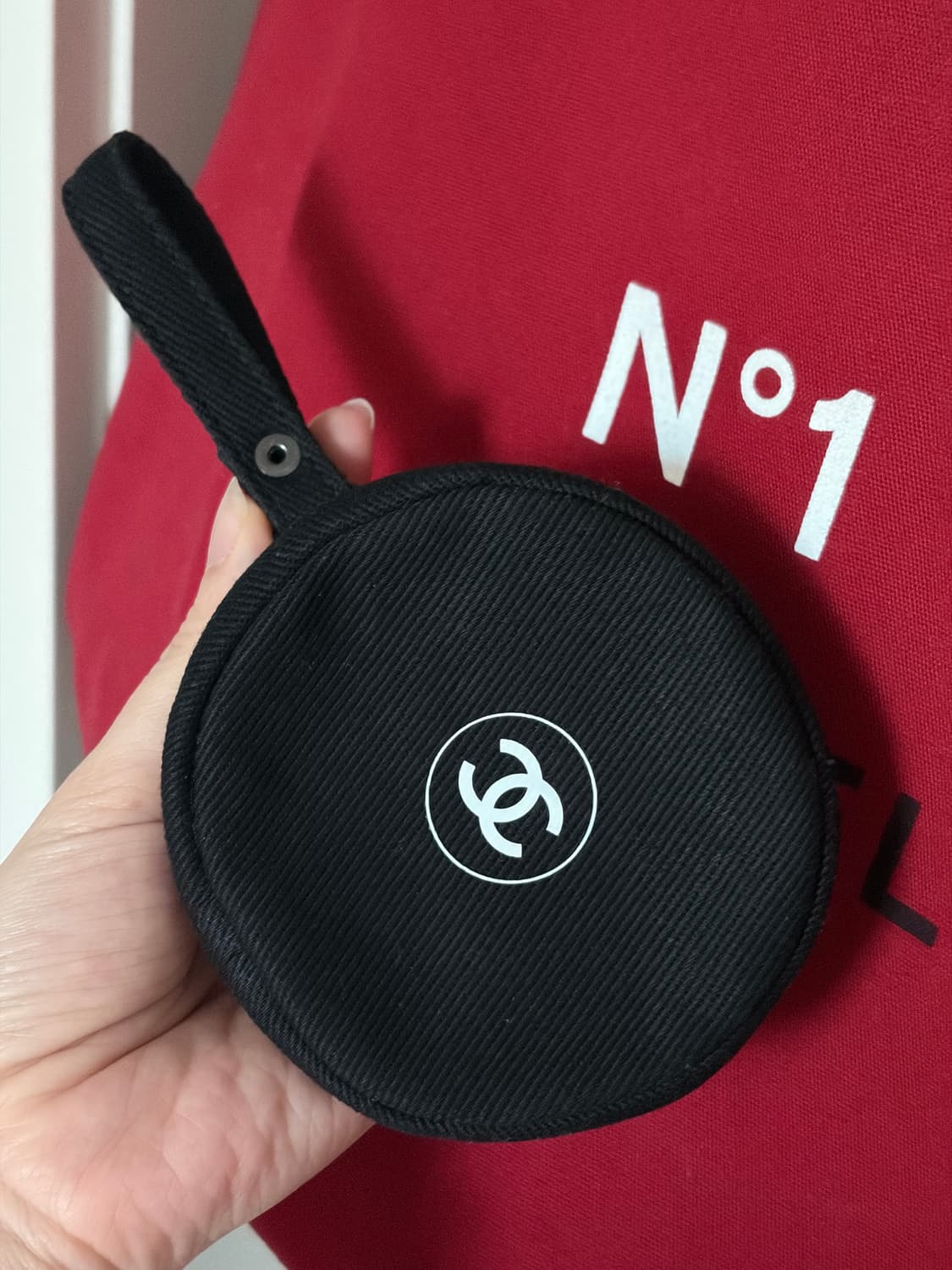 샤넬 레드 에코백 _ 샤넬 블랙 미니 파우치 포함 상품이미지4