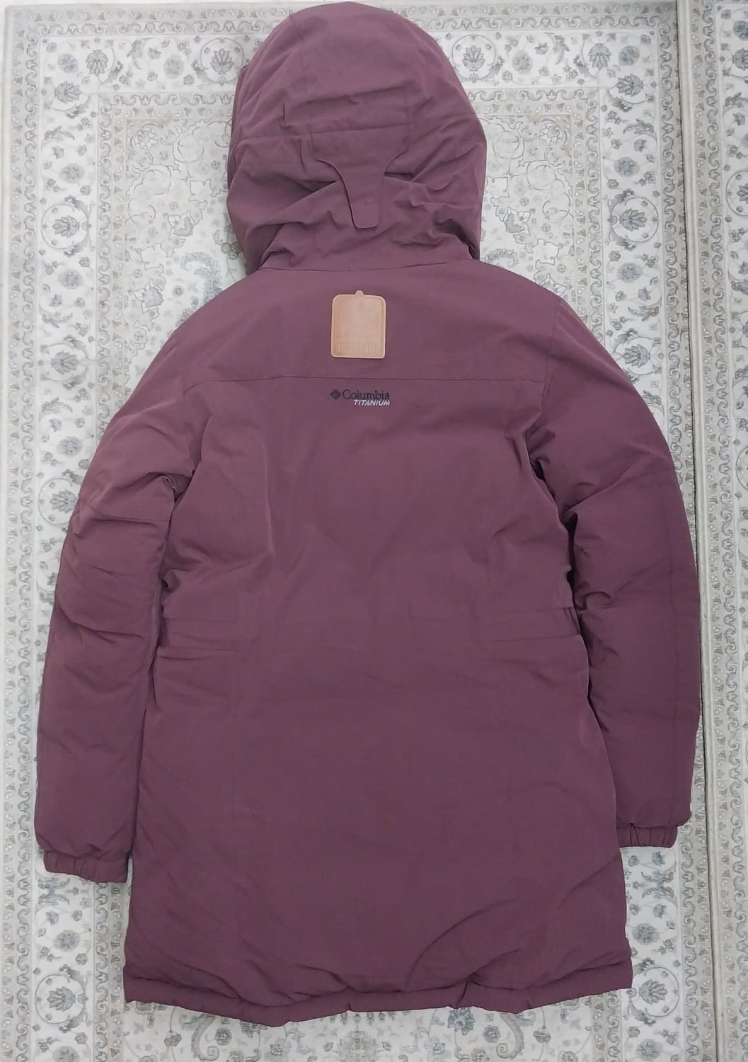 컬럼비아 티타늄  버건디 패딩 M 상품이미지4