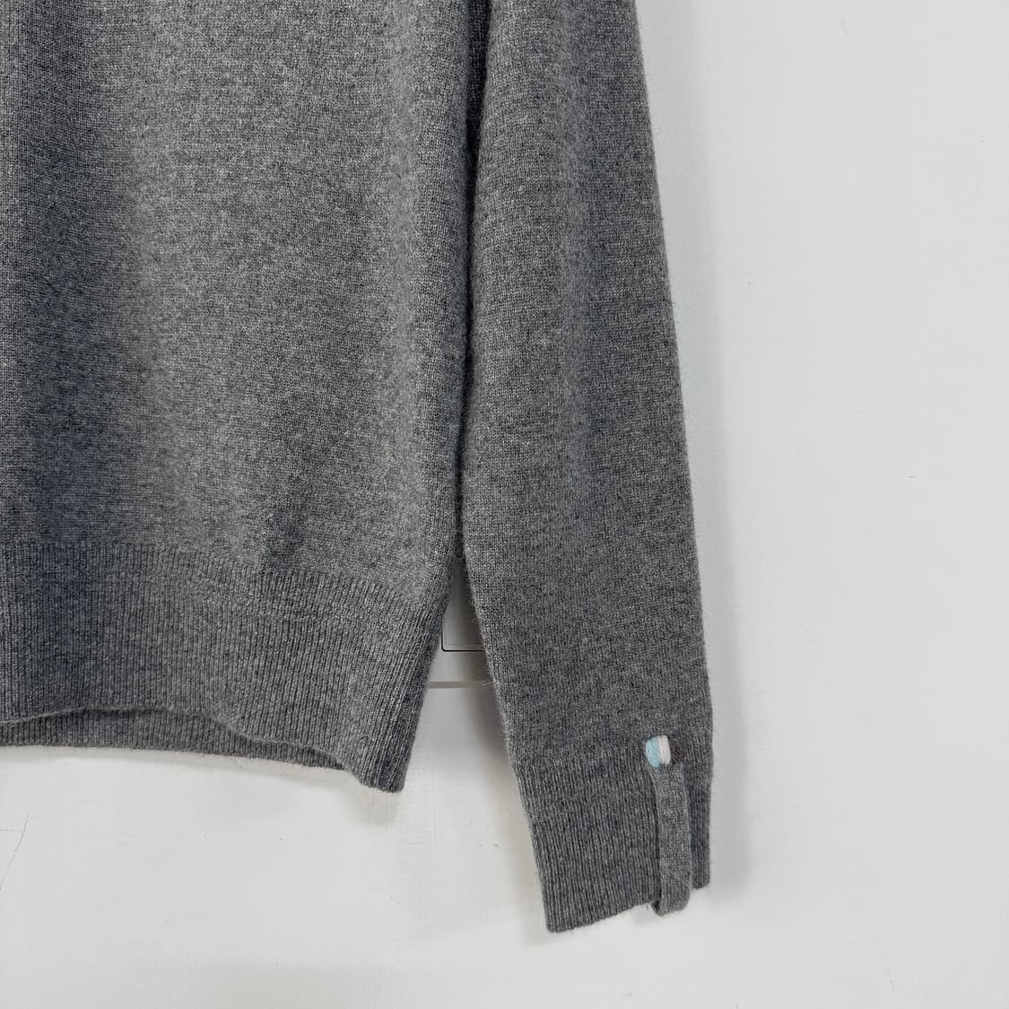 르캐시미어 24 브이넥 니트 스웨터 상품이미지6