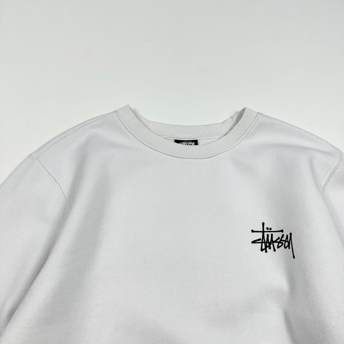 스투시 베이직 백로고 화이트 맨투맨 (S) 상품이미지1