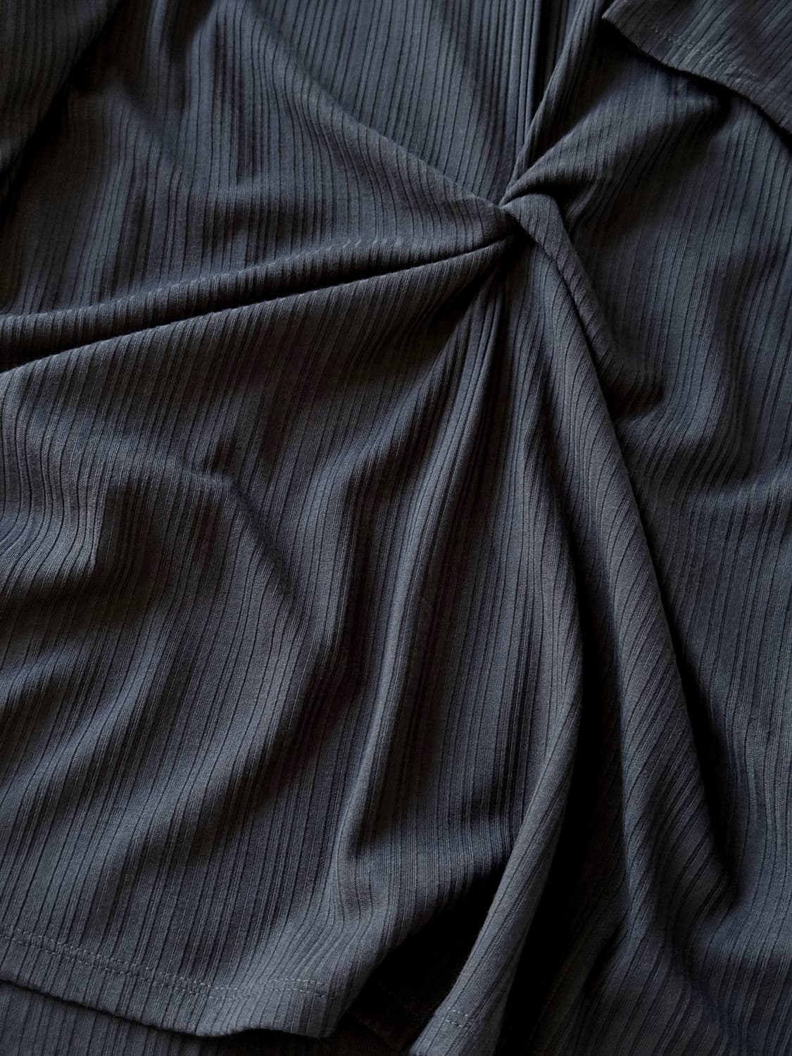 Irregular pattern stretched airy top 상품이미지6