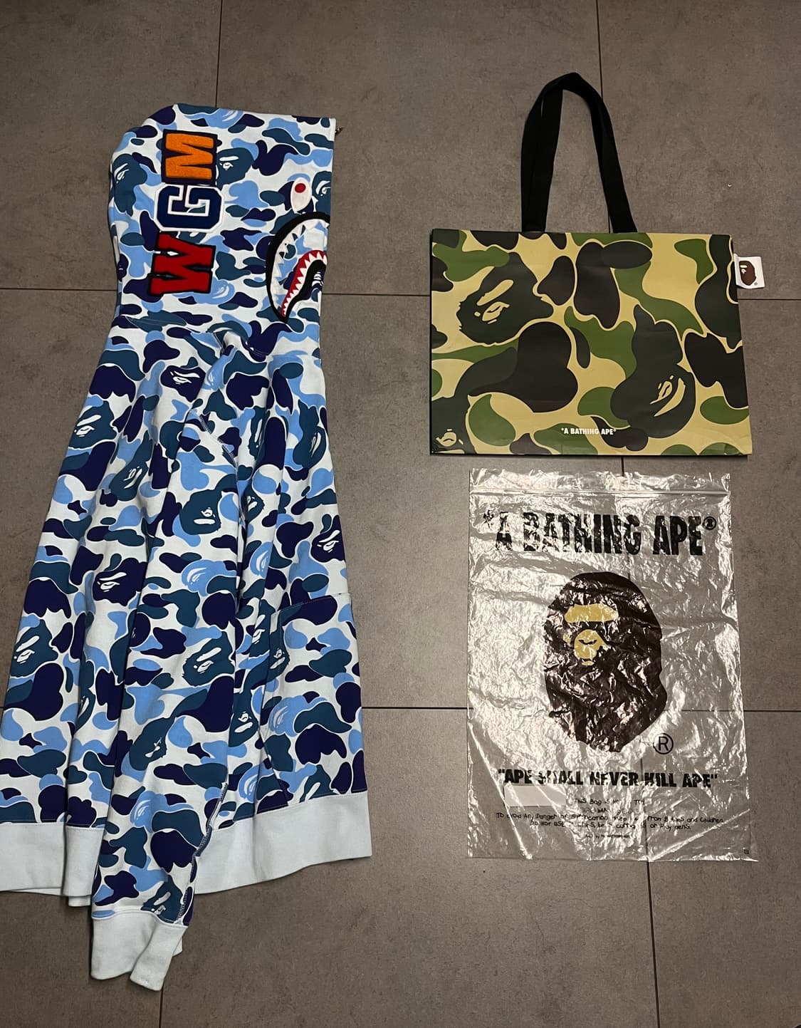 새상품급)베이프 abc카모 블루 청계 샤크 후드집업 상품이미지1