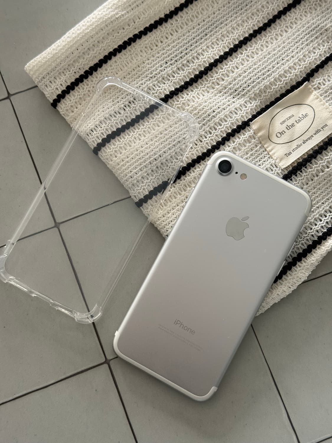 S급 아이폰7 실버 128GB 해외무음판🔋100% 상품이미지1