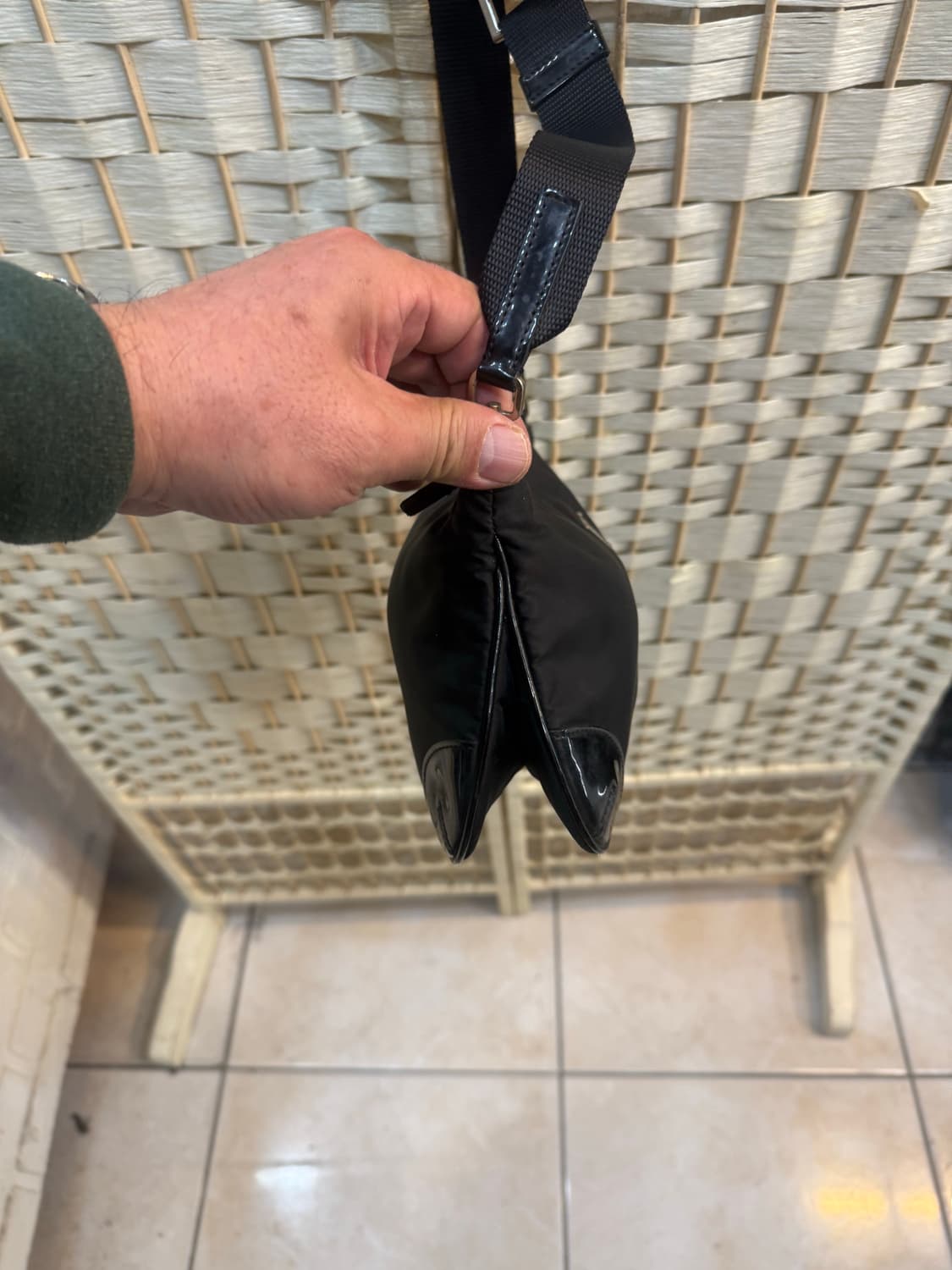 정품 프라다 나일론 크로스백 팝니다 상품이미지5