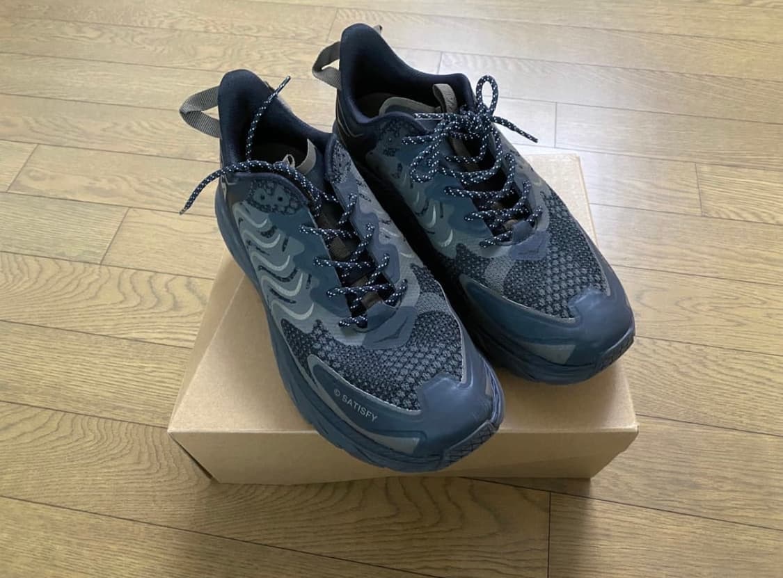 호카x새티스파이 클리프톤 아이언블랙 상품이미지1