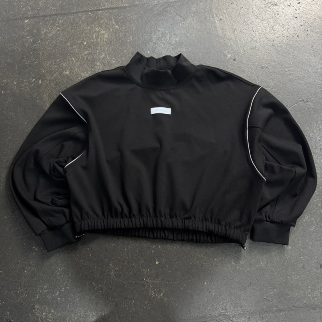 캘빈클라인 크롭 맨투맨 상품이미지1