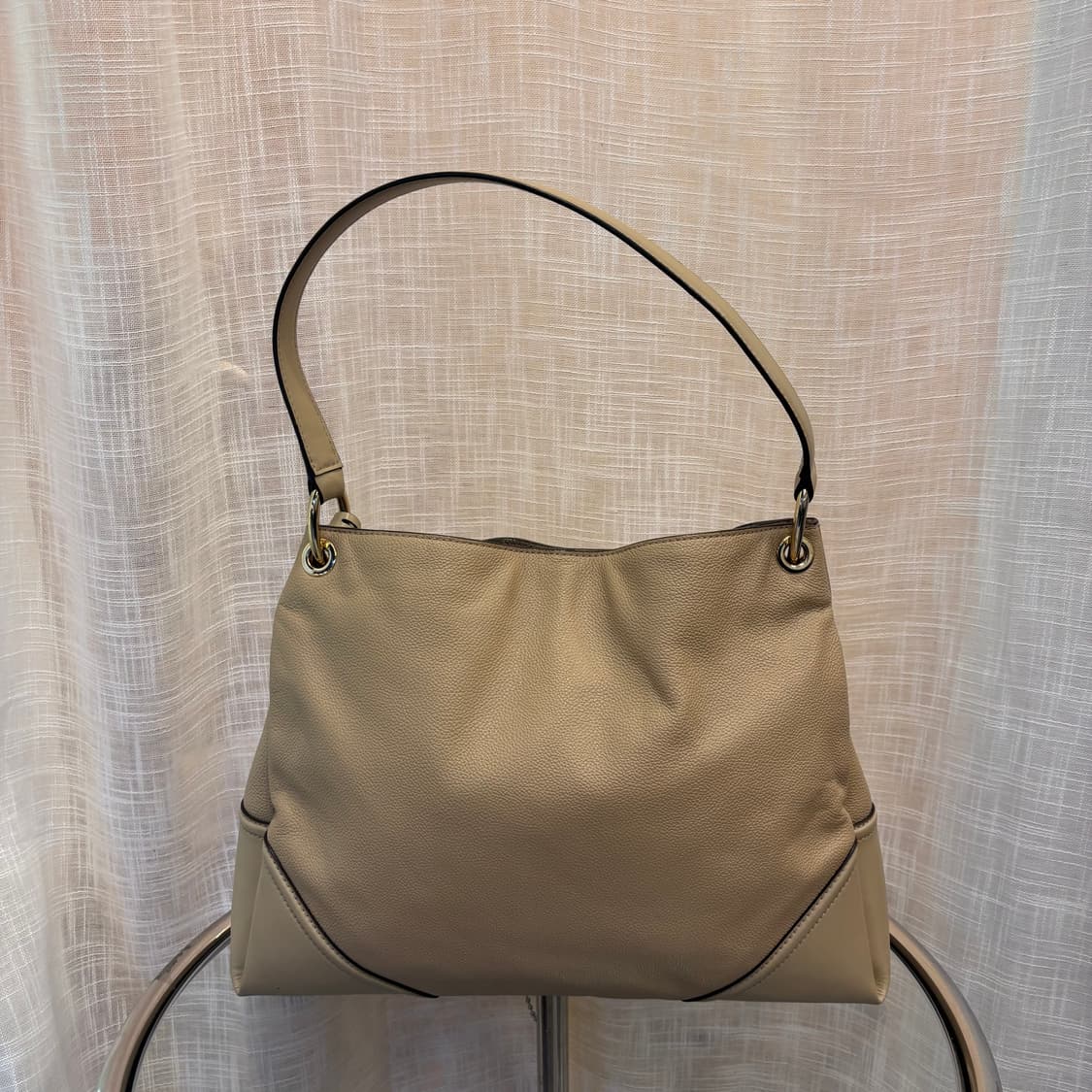 정품 마이클코어스 가죽 숄더백     상품이미지6