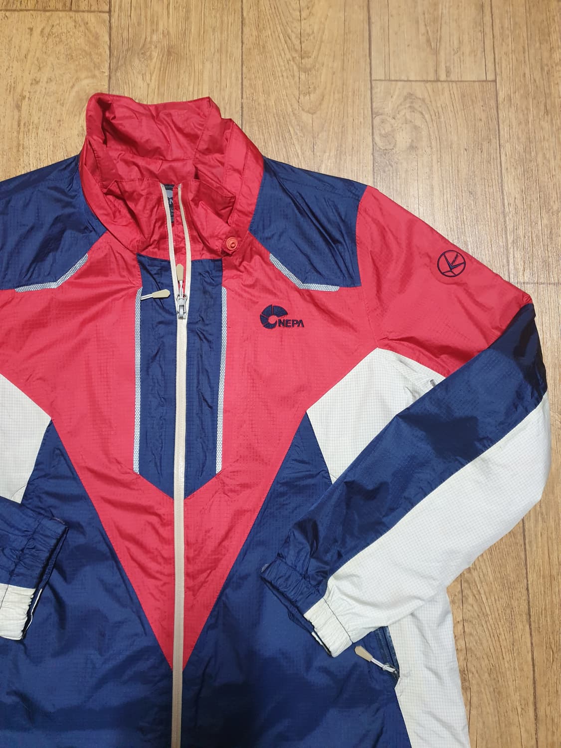 1097 네파 아웃도어 바람막이 105 사이즈입니다 상품이미지3