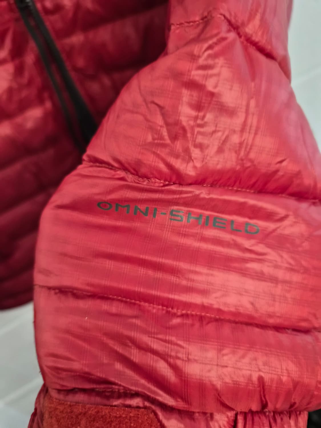 L) 컬럼비아 PERTEX 구스다운 경량패딩 팝니다 상품이미지5