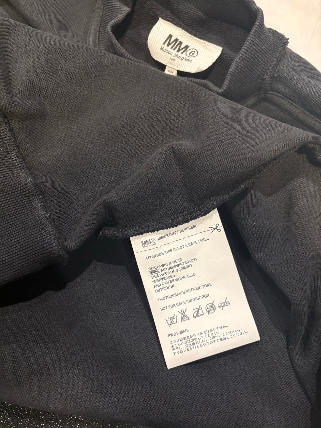 [21FW] MM6 메종 마르지엘라 리버스 인사이드 아웃 맨투맨 (S) 상품이미지7