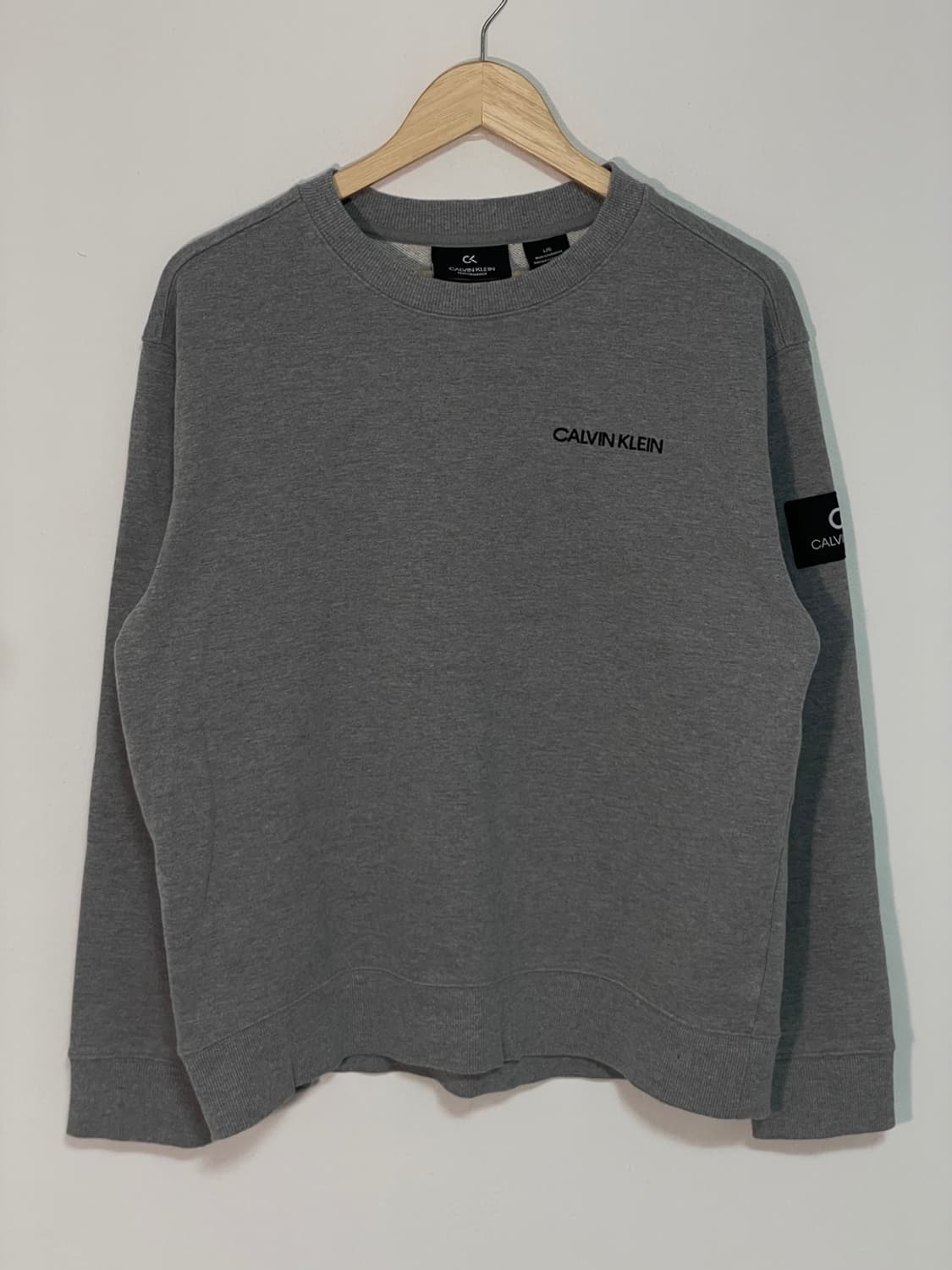 캘빈클라인 그레이 와펜 맨투맨 상품이미지4