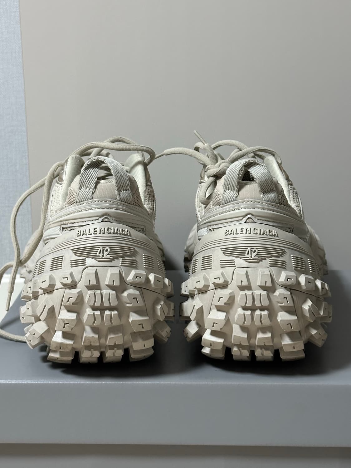 발렌시아가 디펜더 42 상품이미지3