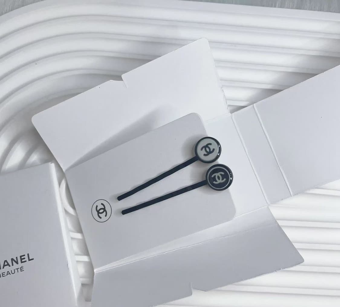 샤넬 뷰티 로고 헤어핀 2종  상품이미지2