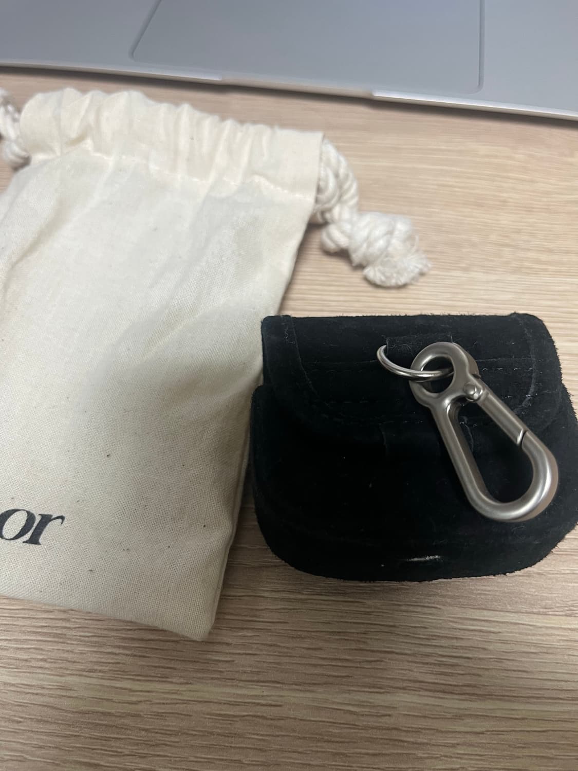 쿠어 coor 스웨이드 에어팟 케이스 상품이미지2