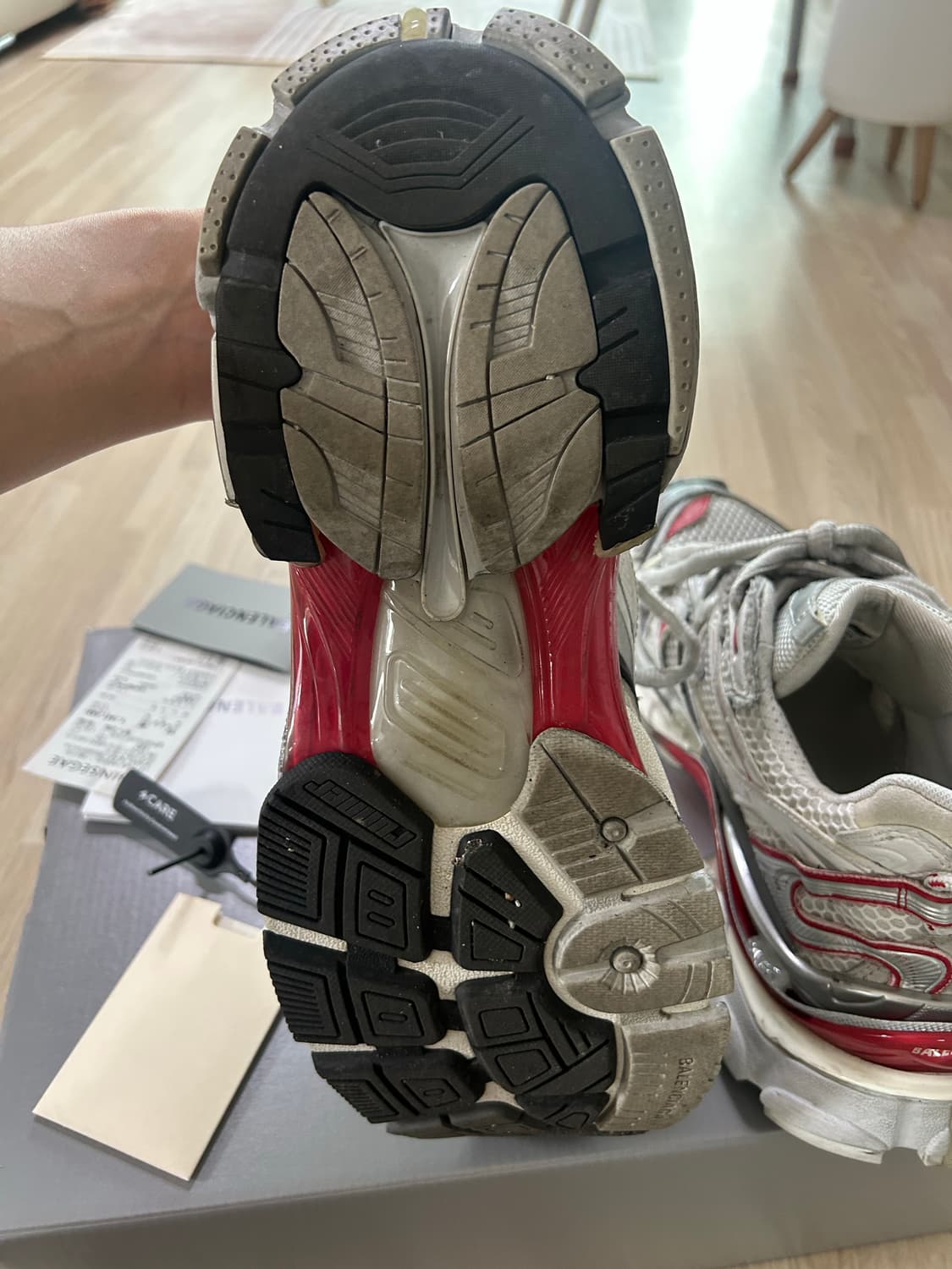 [42] 발렌시아가 러너 2.0 스니커즈 화이트 그레이 레드 상품이미지7