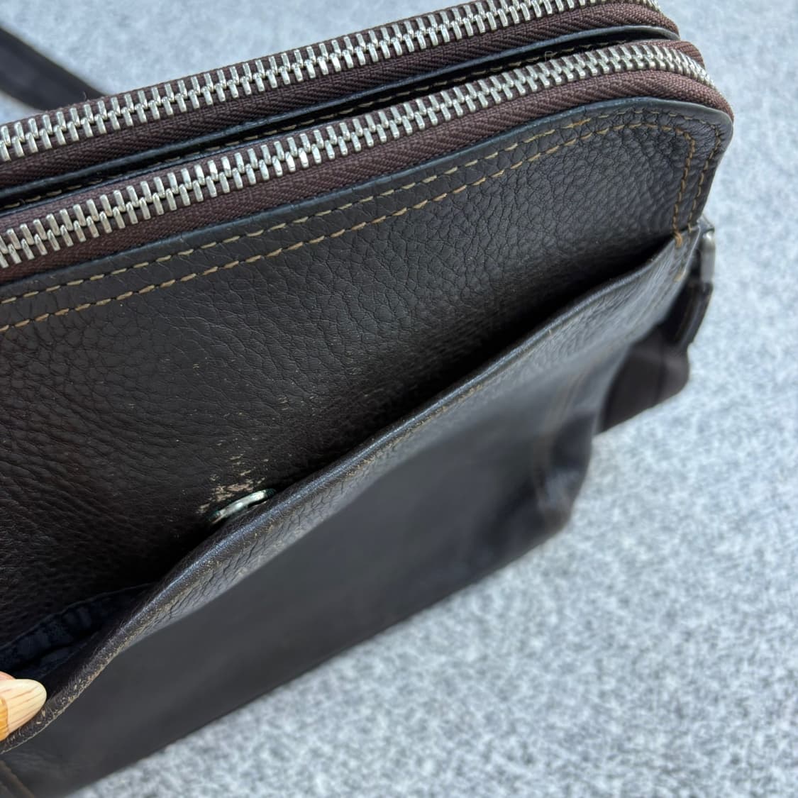 닥스 가죽 크로스백 0409J 상품이미지4