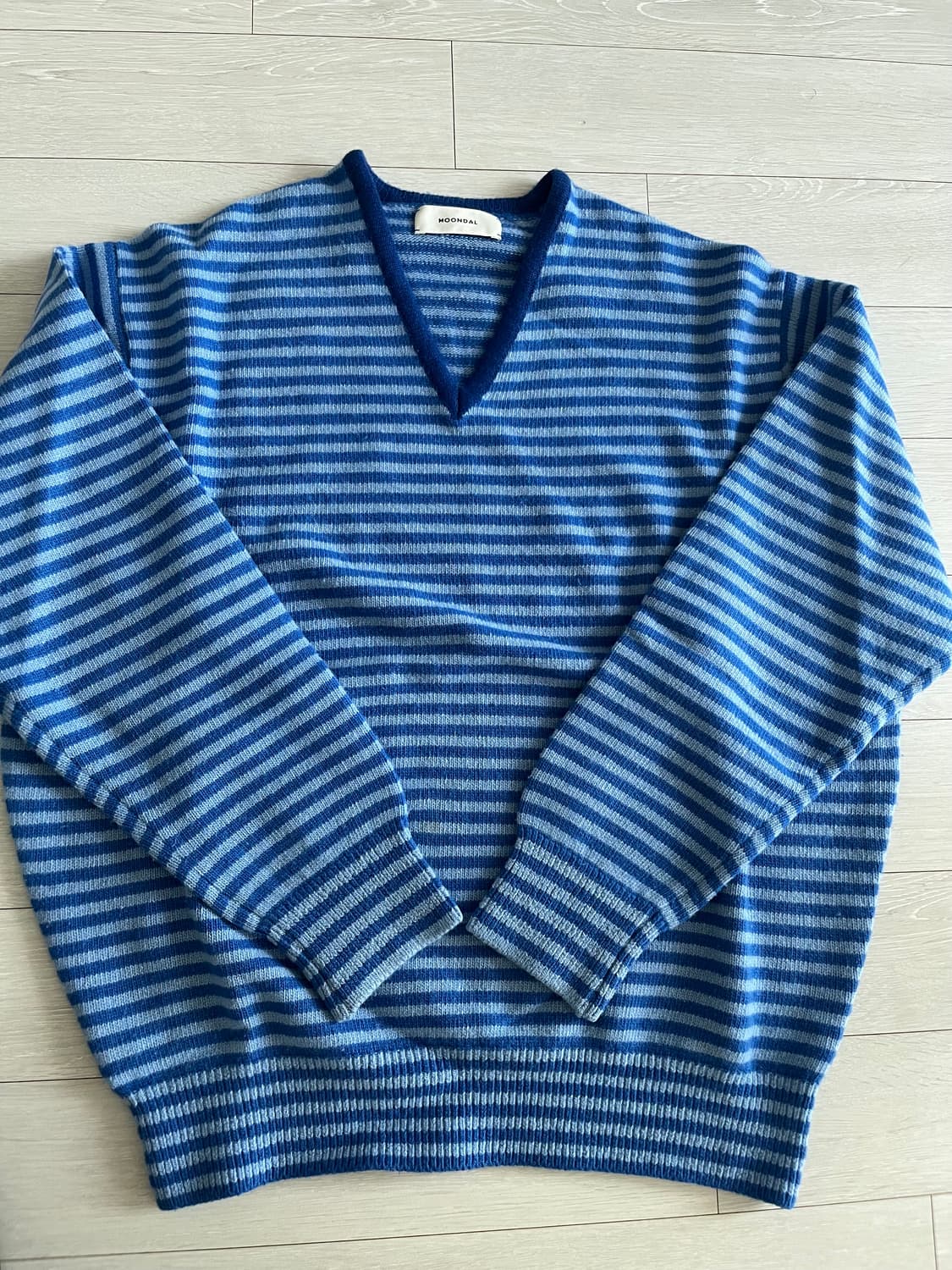 문달 리스카 니트 블루 문달 브이넥 상품이미지5