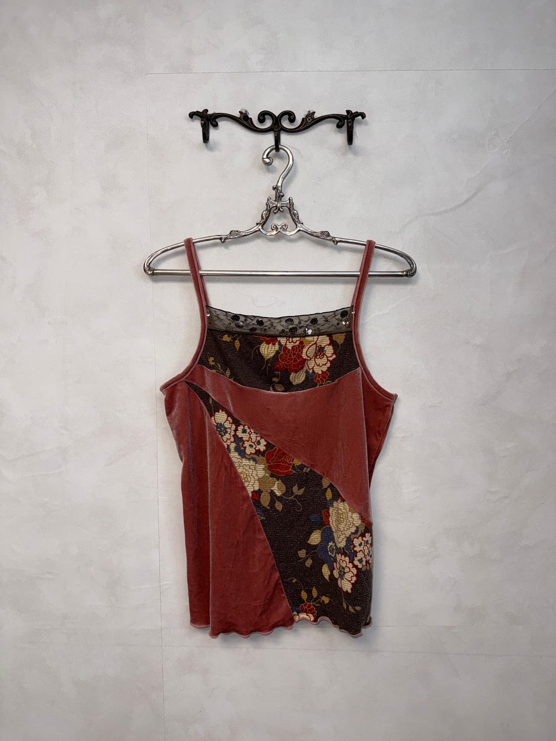 Indi pink oriental flower velvet 슬리브리스 상품이미지3