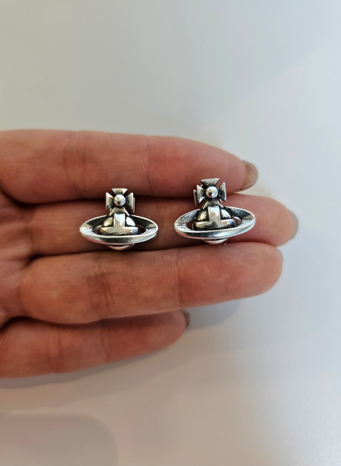 비비안웨스트우드 업사이클링 엔틱풍 양면 원터치 귀걸이 상품이미지8