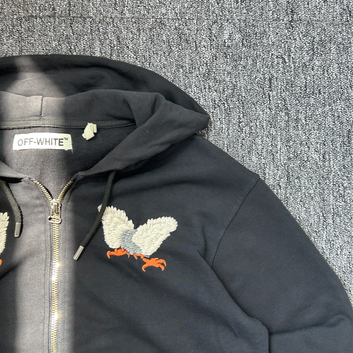 오프화이트 이글 자수 투웨이 후드 집업 상품이미지2