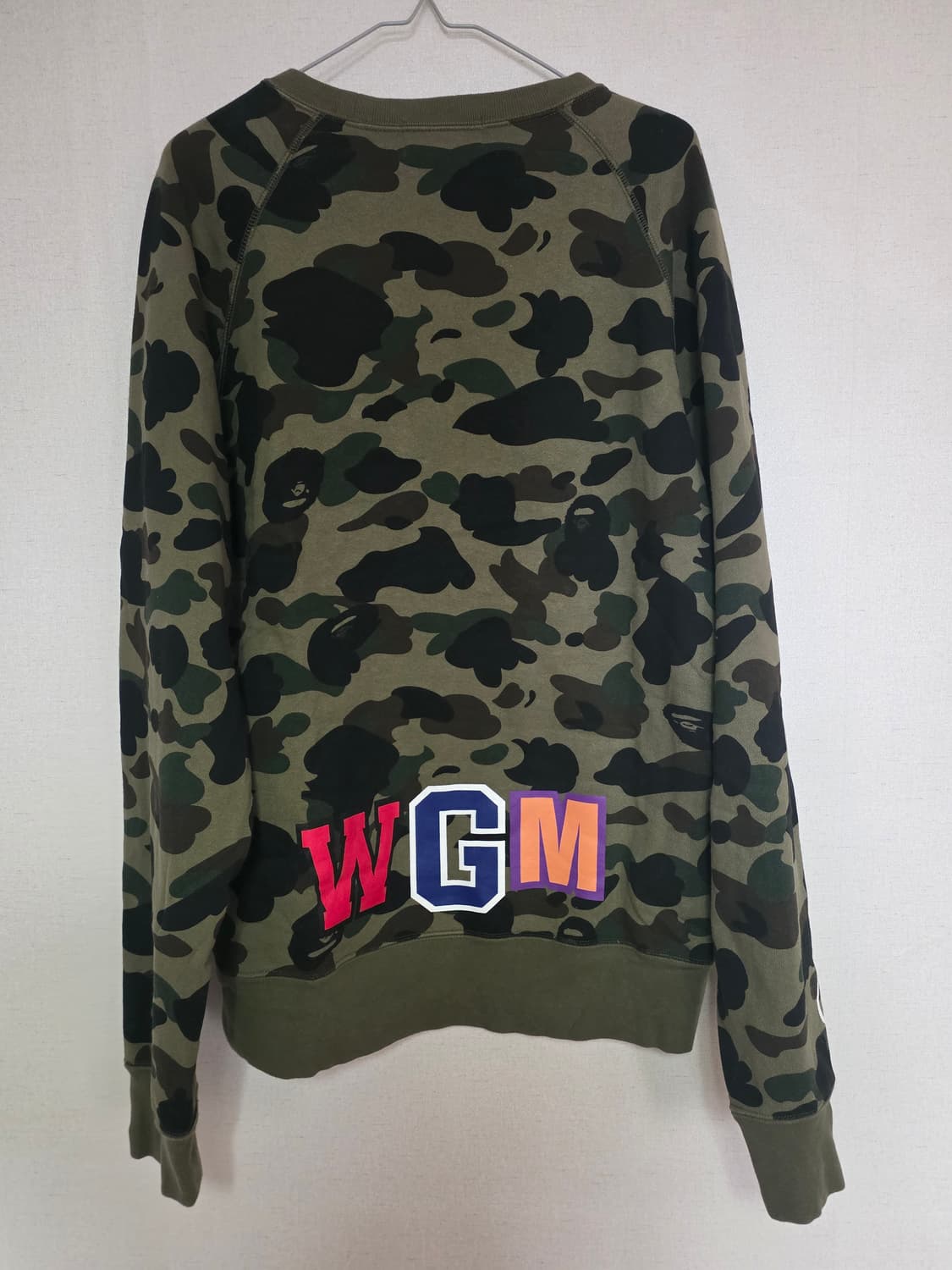 [L] 베이프 1ST 그린카모 샤크 맨투맨 상품이미지2