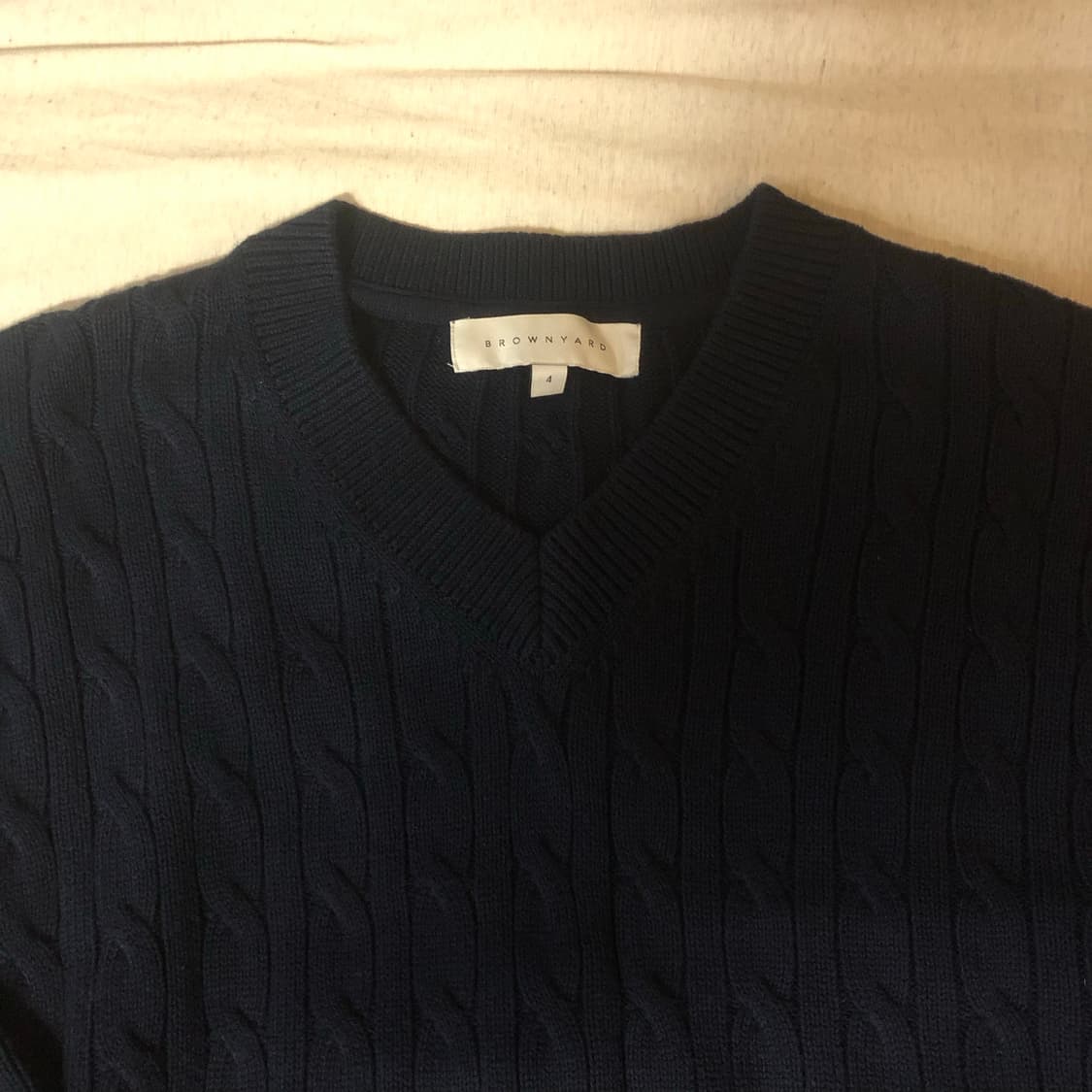 브라운야드 꽈배기 브이넥 니트 상품이미지4