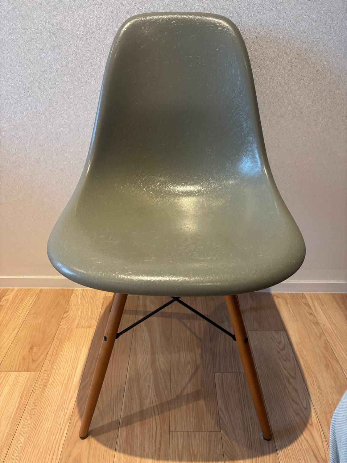 비트라 임스 파이버글라스 사이드체어 DSW Raw Umber 상품이미지1