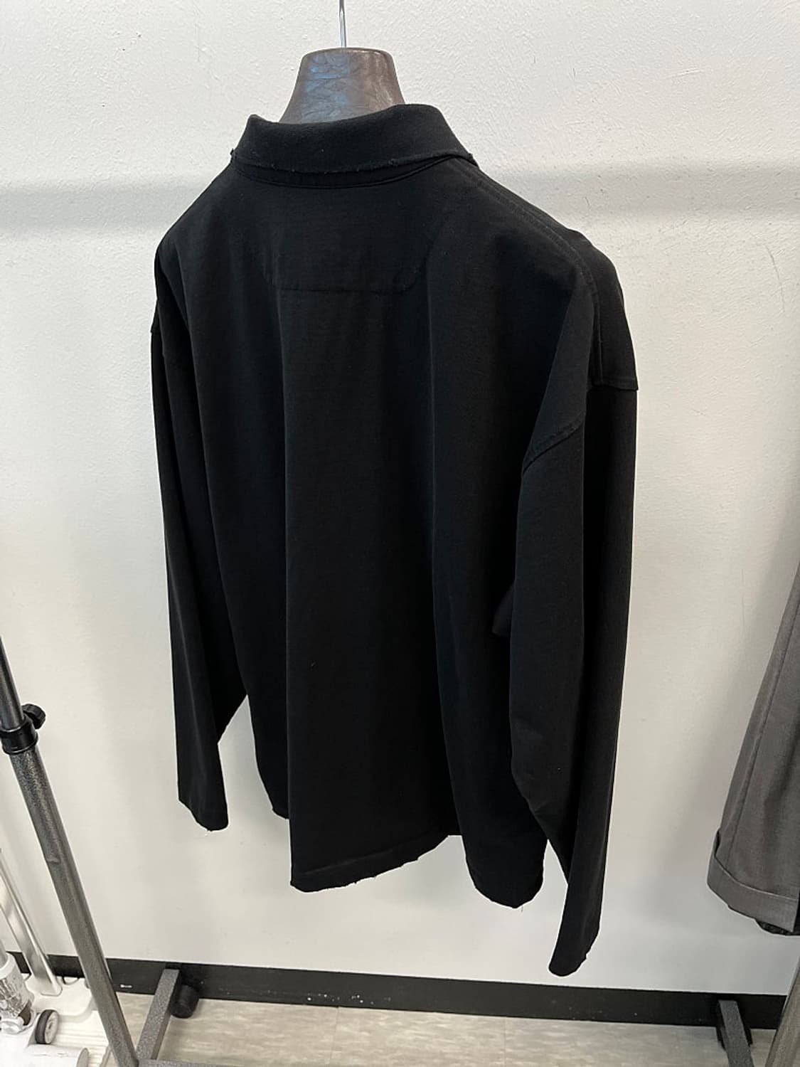 105) 솔리드옴므 25ss 데미지 카라 맨투맨  상품이미지10