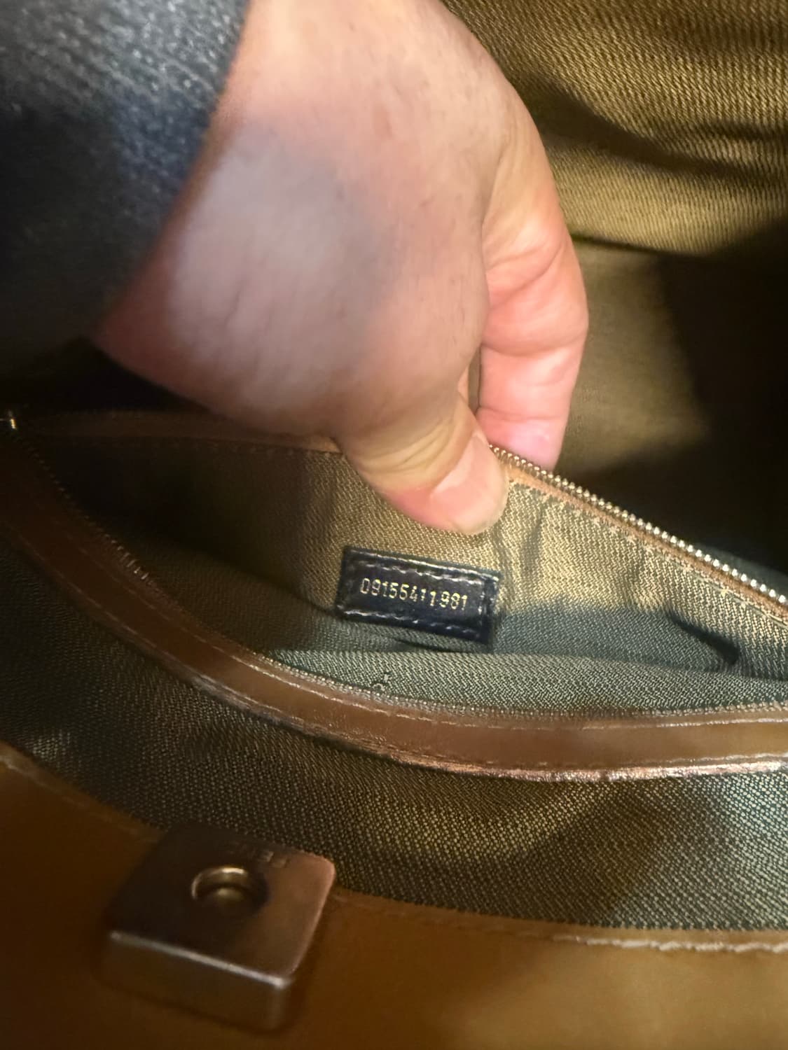 정품 펜디 레더 토트백 팝니다 상품이미지10