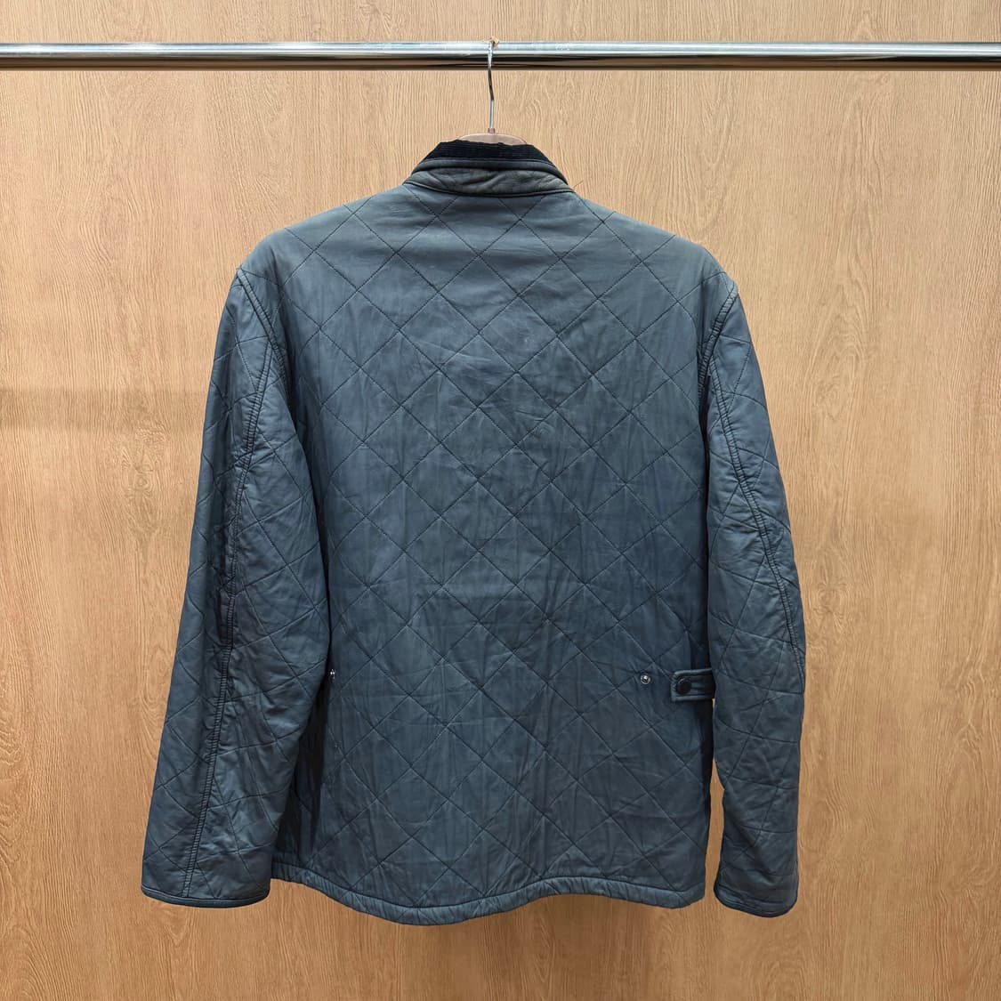 바버 퀄팅 자켓 코듀로이 카라 배색 지퍼 포켓 디테일 레귤러핏 차콜 상품이미지3