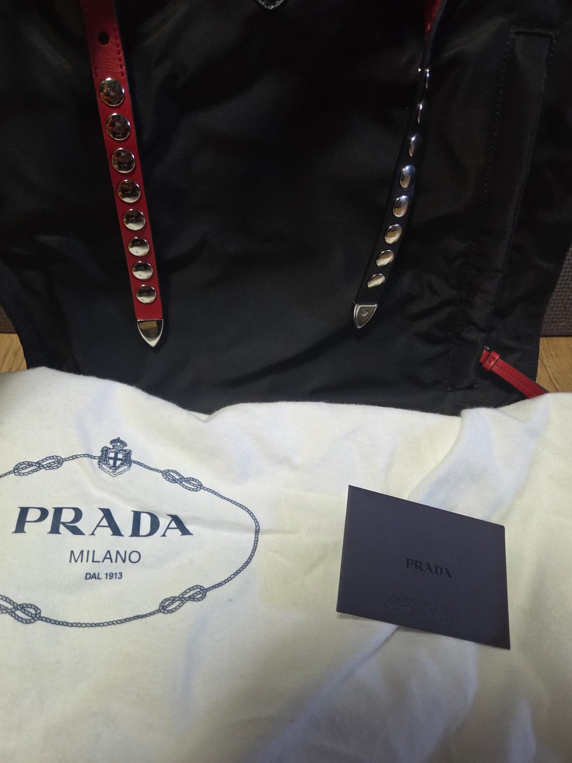 프라다 나일론 사피아노 콤비 스터드 쇼퍼백 상품이미지4