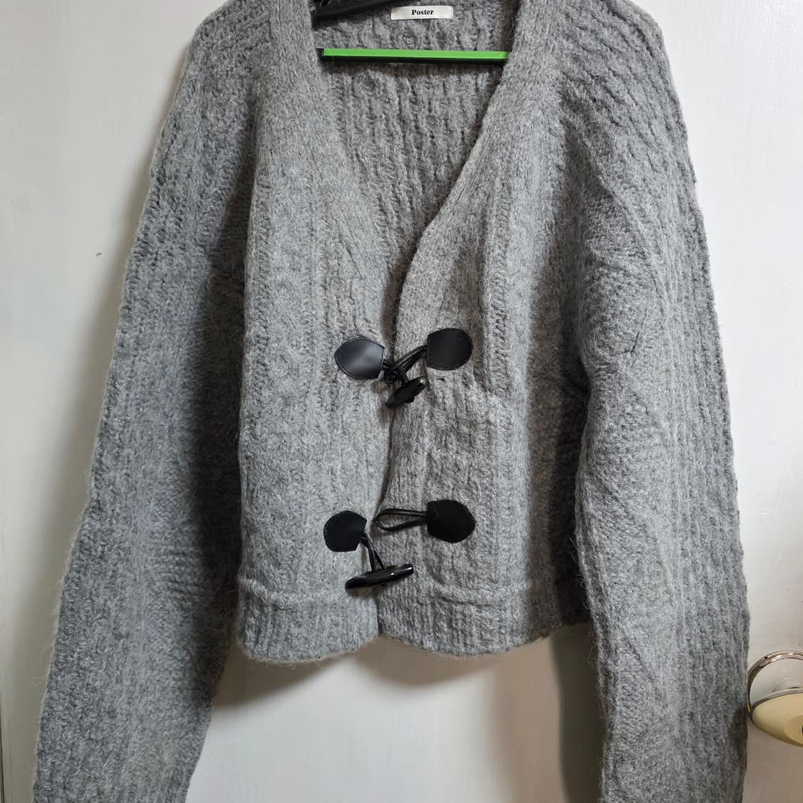 새상품) Poster 꽈배기 토글 가디건 상품이미지4