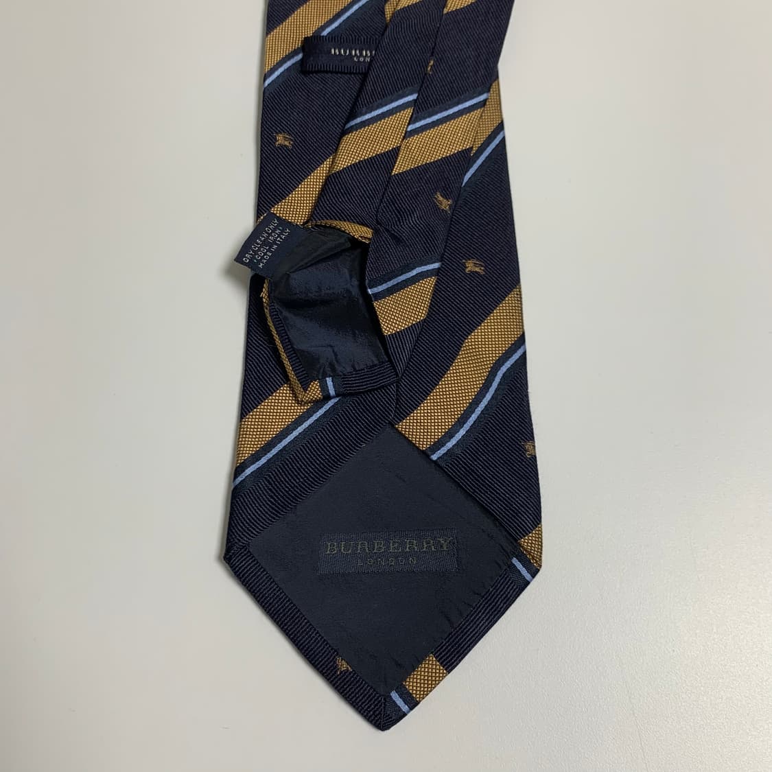 버버리 레지멘탈 클래식디자인 모노그램 명품넥타이 A+등급 상품이미지6