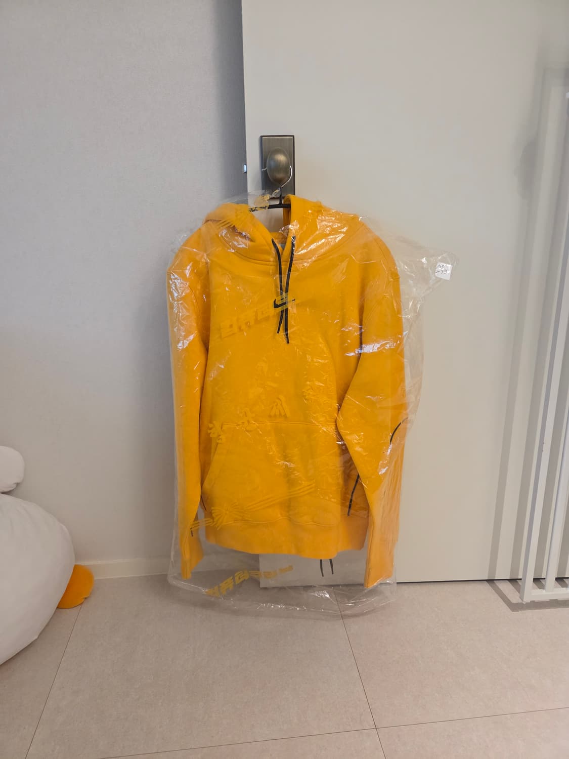신품급_나이키 녹타 에센셜 후드 유니버시티 골드 M사이즈 기모버전 상품이미지5
