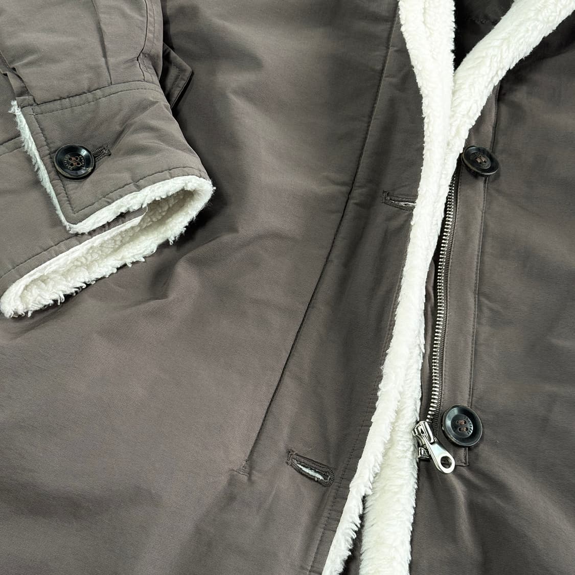 써스데이아일랜드 22 롱 야상 다운 상품이미지4