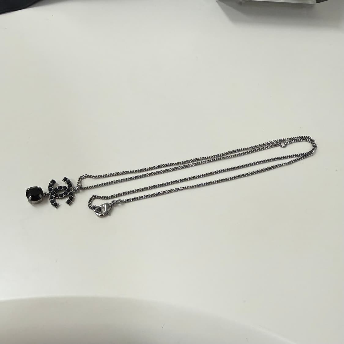 (당일출고) 샤넬 CC로고 블랙 팬던트 상품이미지4