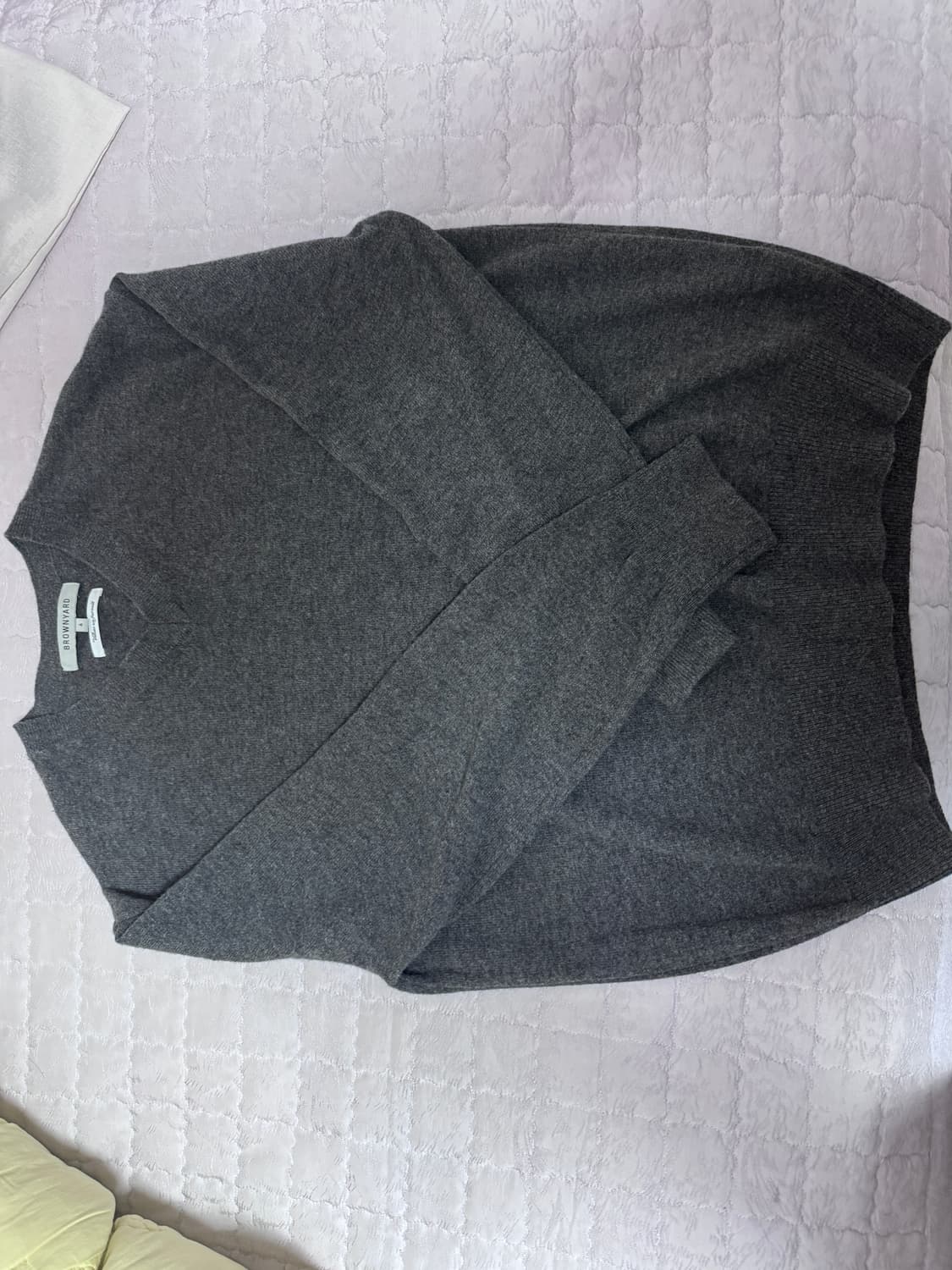 브라운야드 엑스트라 수퍼파인 울 브이넥 니트 차콜 4   상품이미지3