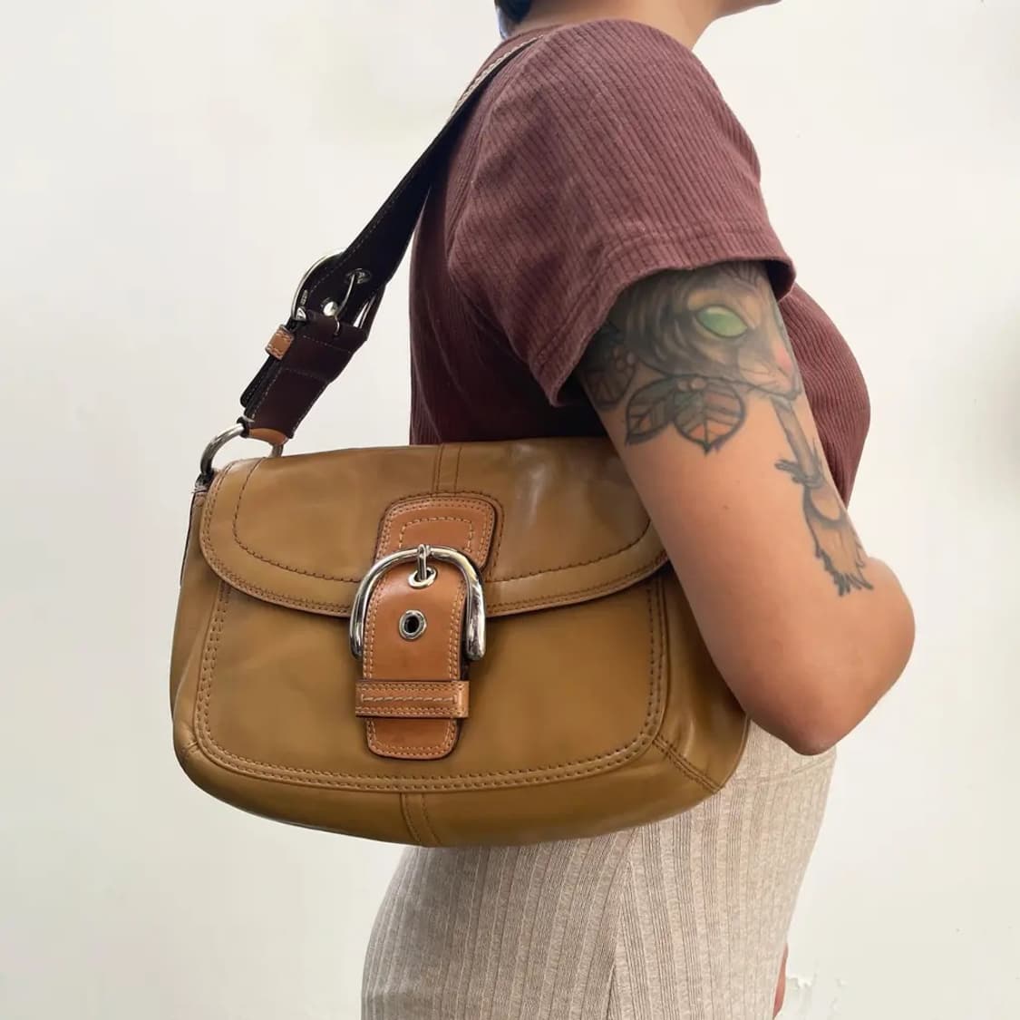 코치 브라운 소호 가죽 숄더백 상품이미지2