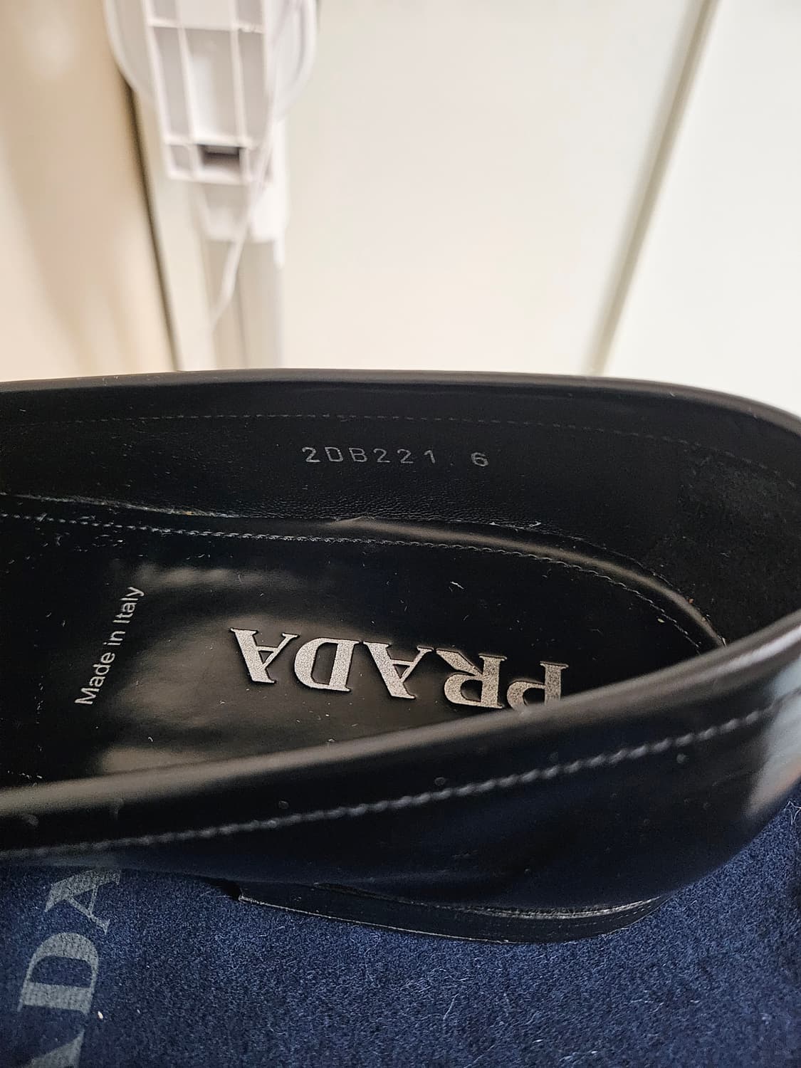 (정품) 프라다 삼각로고 레더로퍼 상품이미지8