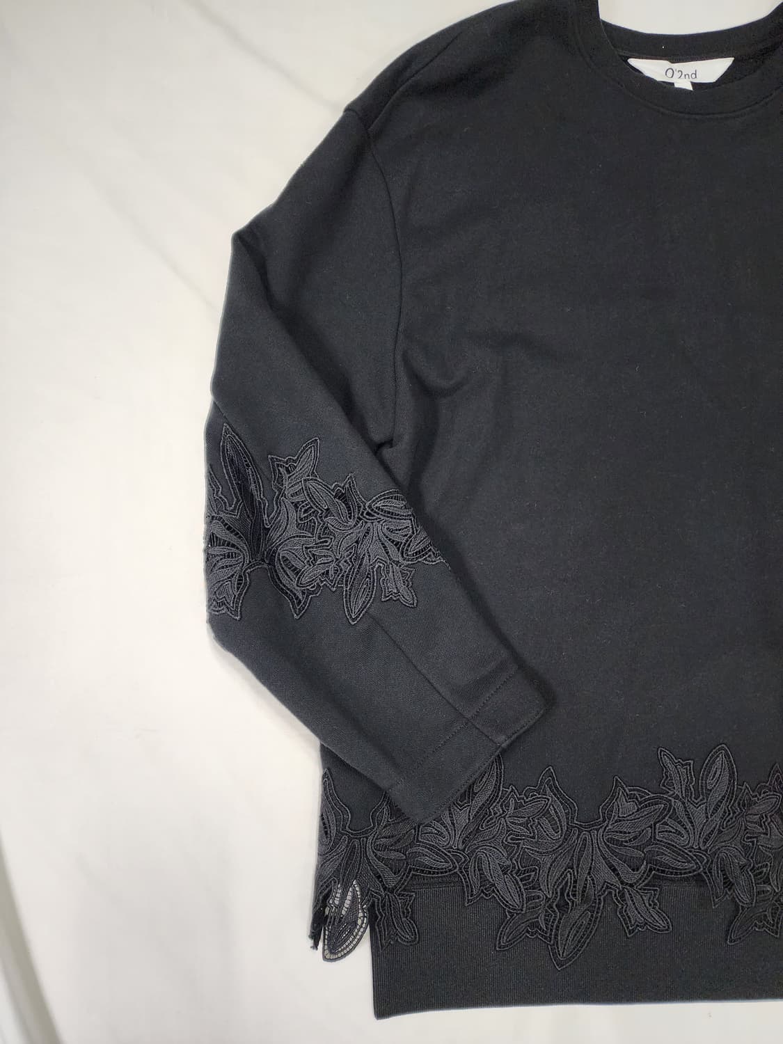 오즈세컨 플라워 레이스 블랙 맨투맨 상품이미지3