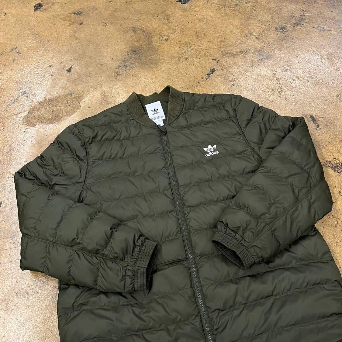 아디다스 카키 경량 패딩  상품이미지1