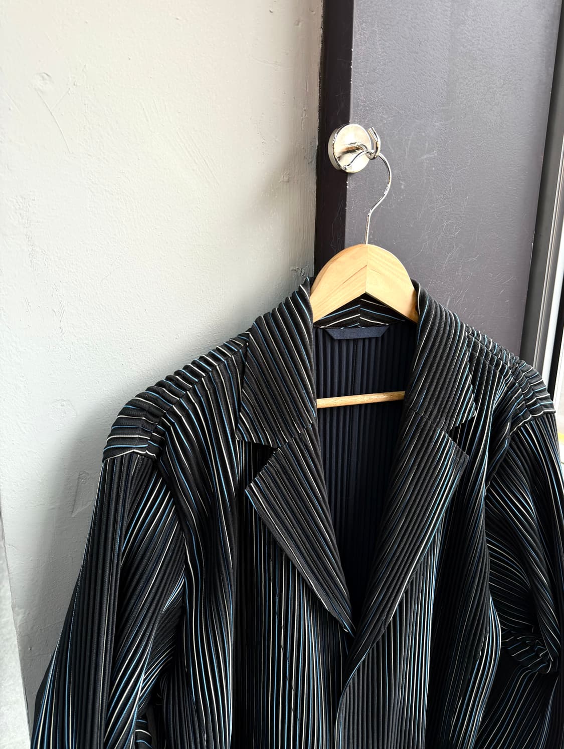 4/ 이세이미야케 옴므플리세 런웨이 C커브드 롱자켓 상품이미지3