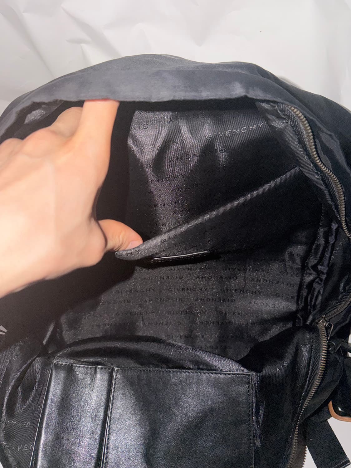 지방시 10fw 아카이브 리카르도 티시 레더 스터드 백팩 상품이미지8