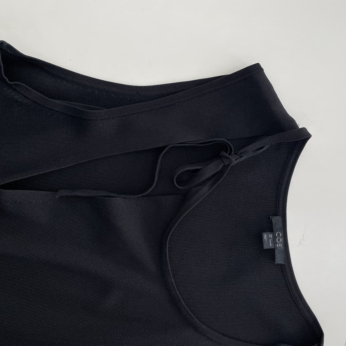 코스 블랙 랩 스타일 끈 나시 원피스 상품이미지8